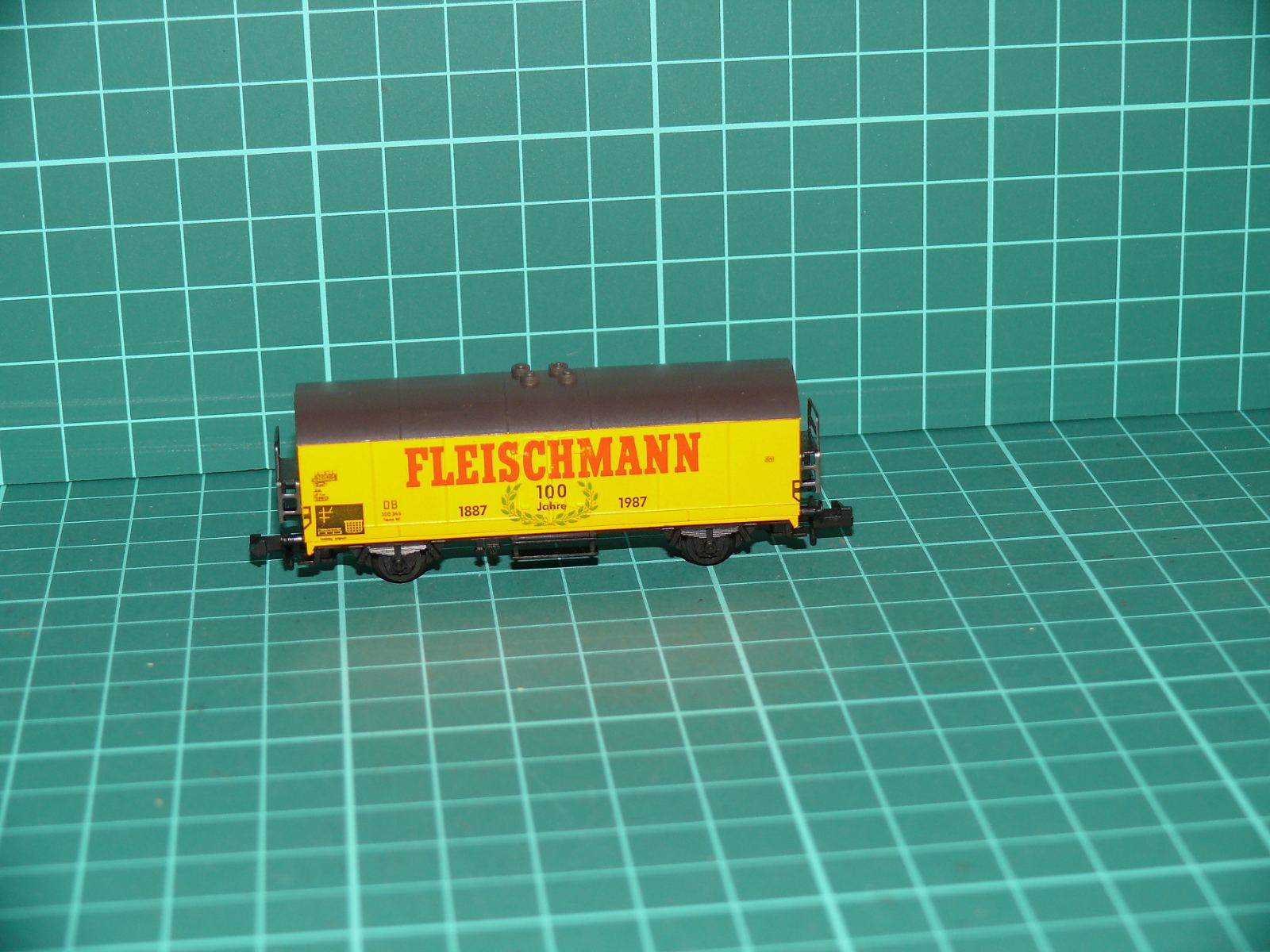 Roco N 02331C (2331) – 2-nápravový chladicí vůz „FLEISCHMANN 100 Jahre 1887–1987“, DB (Ep. IV) – N