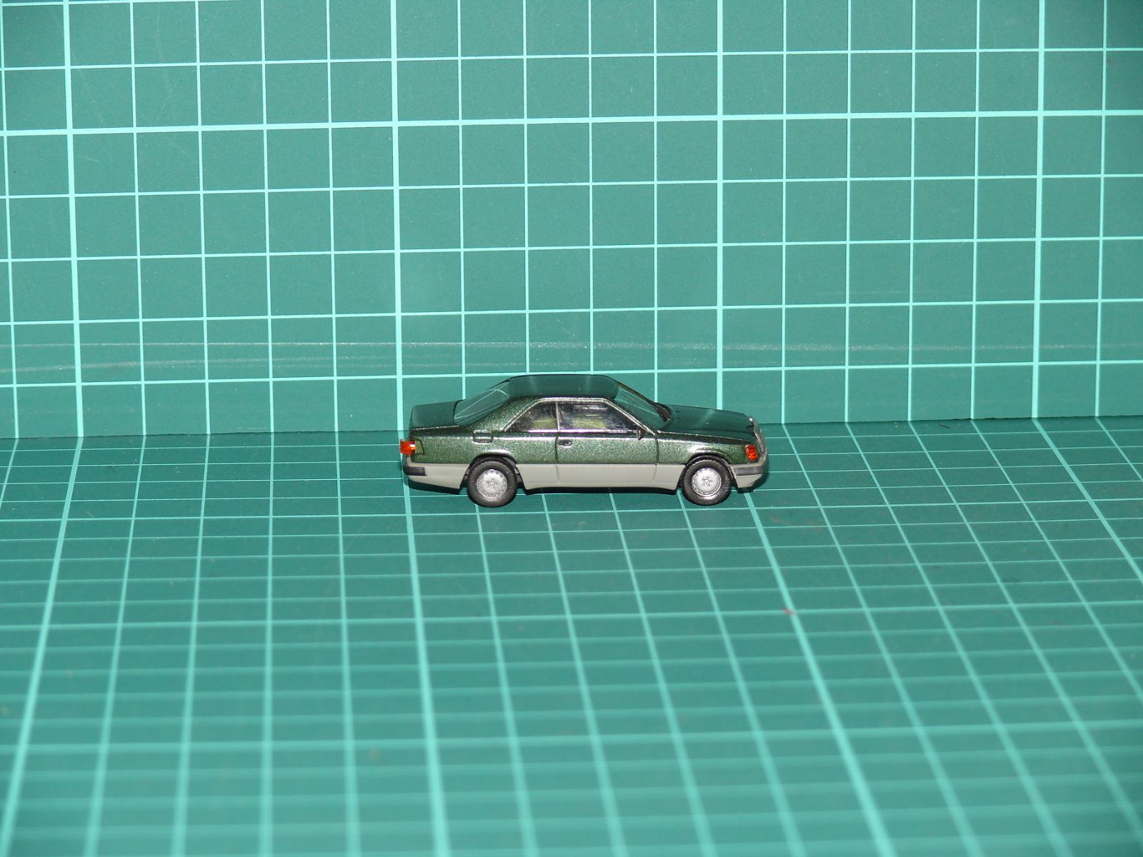 Herpa - Mercedes-Benz 300 CE (C124) Kupé – H0