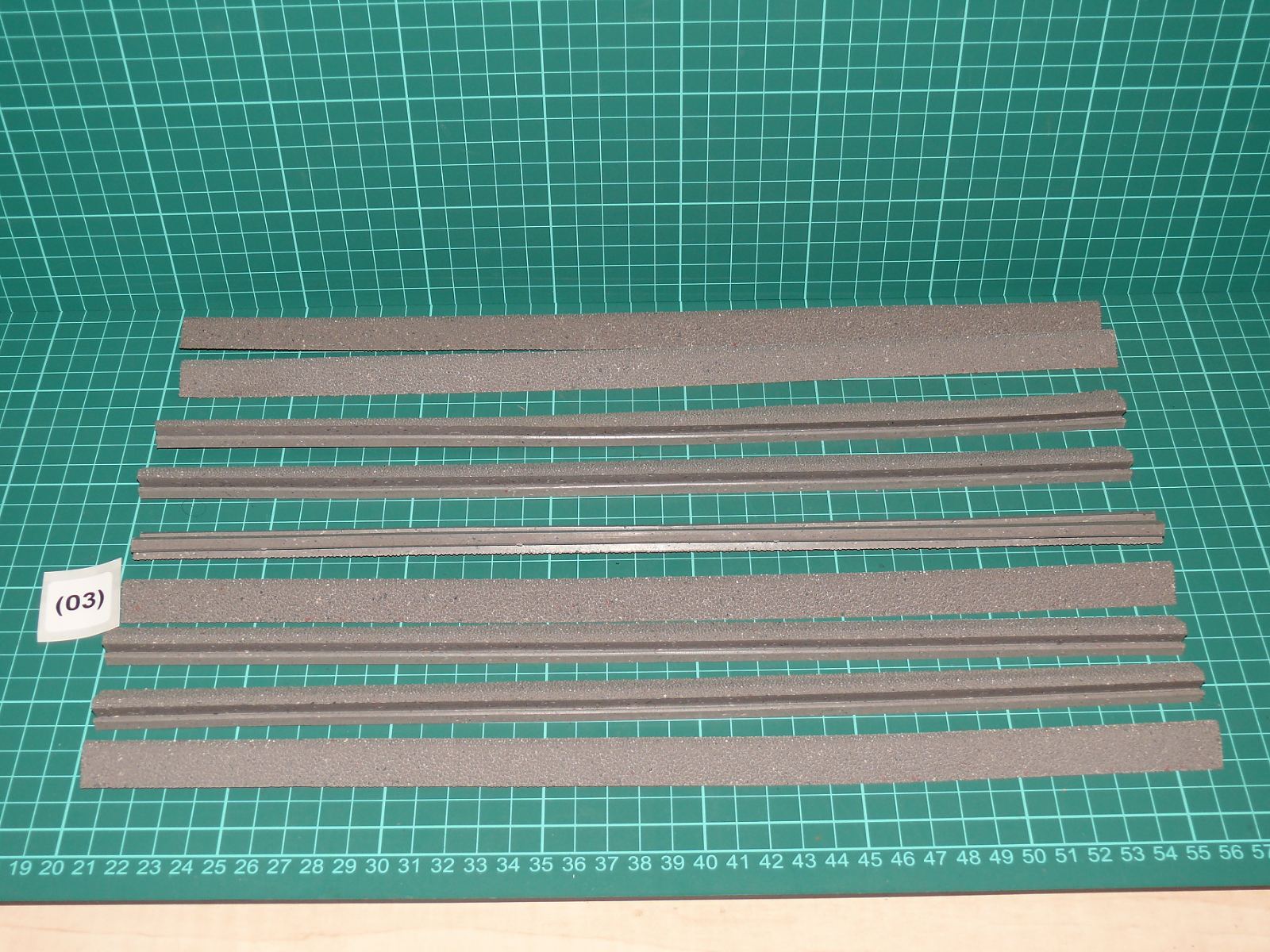 Roco H0 42650 / 42651 – Sada gumových štěrkových náspů a klínů Roco-Line (8 ks) – H0