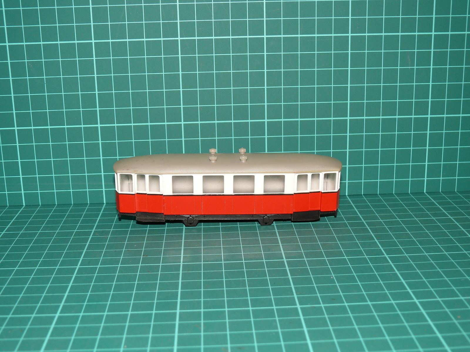 Hermann & Partner H0 (1:87) – Vlečný tramvajový vůz Gotha B57 / LOWA, červeno-krémový – H0