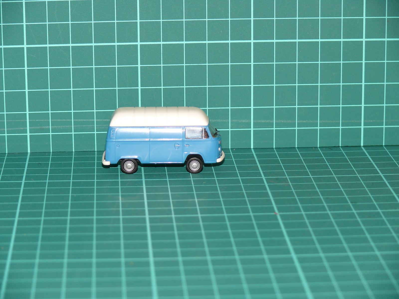 Brekina - Volkswagen T2 Skříňová dodávka s vysokou střechou – H0