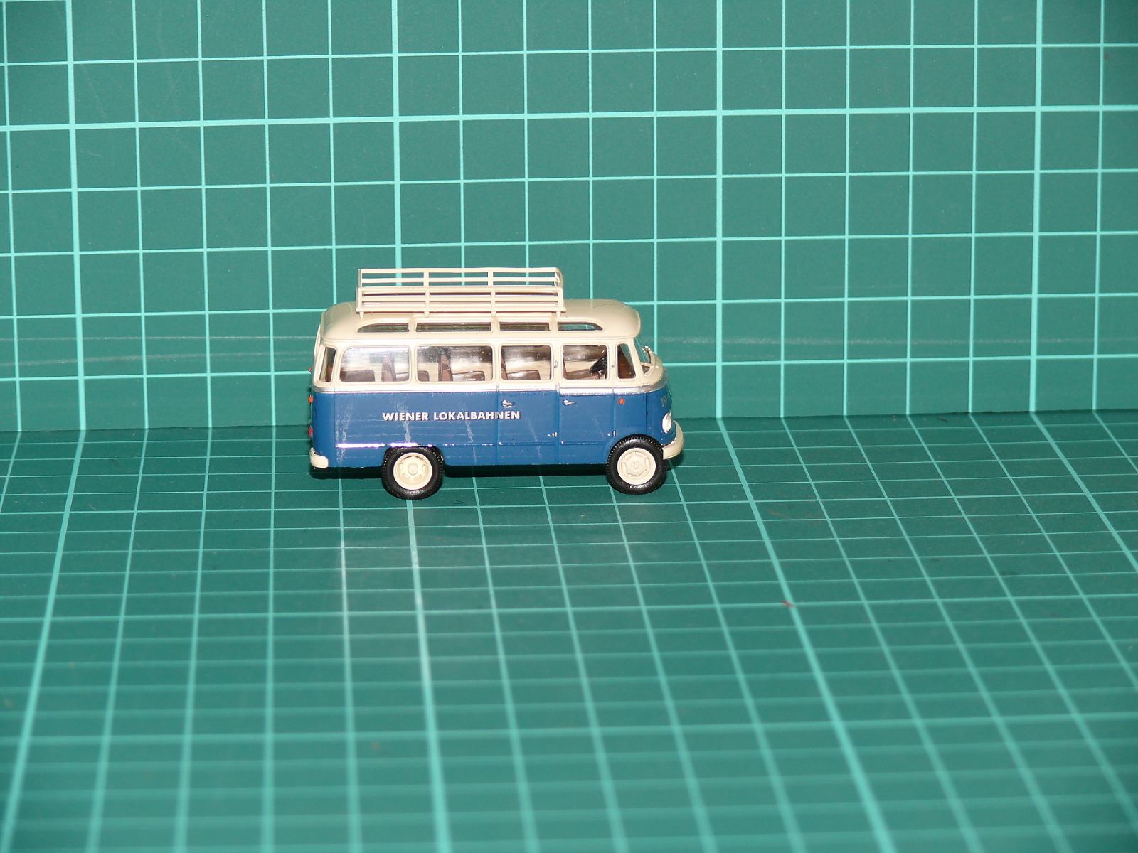 Brekina - Mercedes-Benz O 319 Vyhlídkový mikrobus Wiener Lokalbahnen – H0