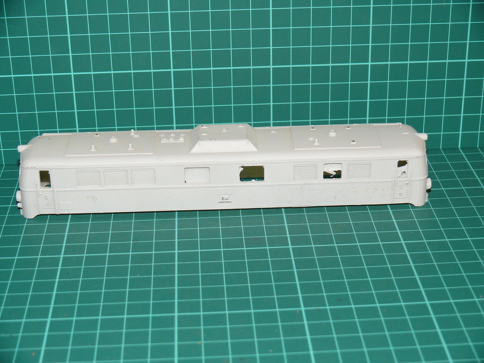 H0 (1:87) – Odlitek / skříň lokomotivy řady E 669 / E 469 (181 / 182 / 122) ČSD, resin – H0