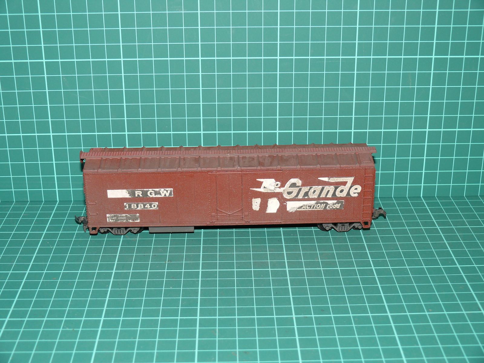 Athearn / Bachmann H0 – 4-nápravový krytý nákladní vůz 40' Boxcar „Rio Grande“ (D&RGW) – H0