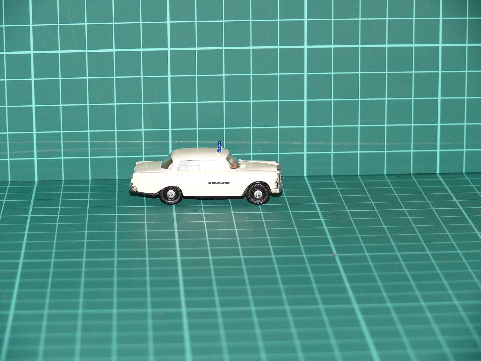 Brekina - Mercedes-Benz 190 / 200 (W110 Heckflosse) Gendarmerie – H0