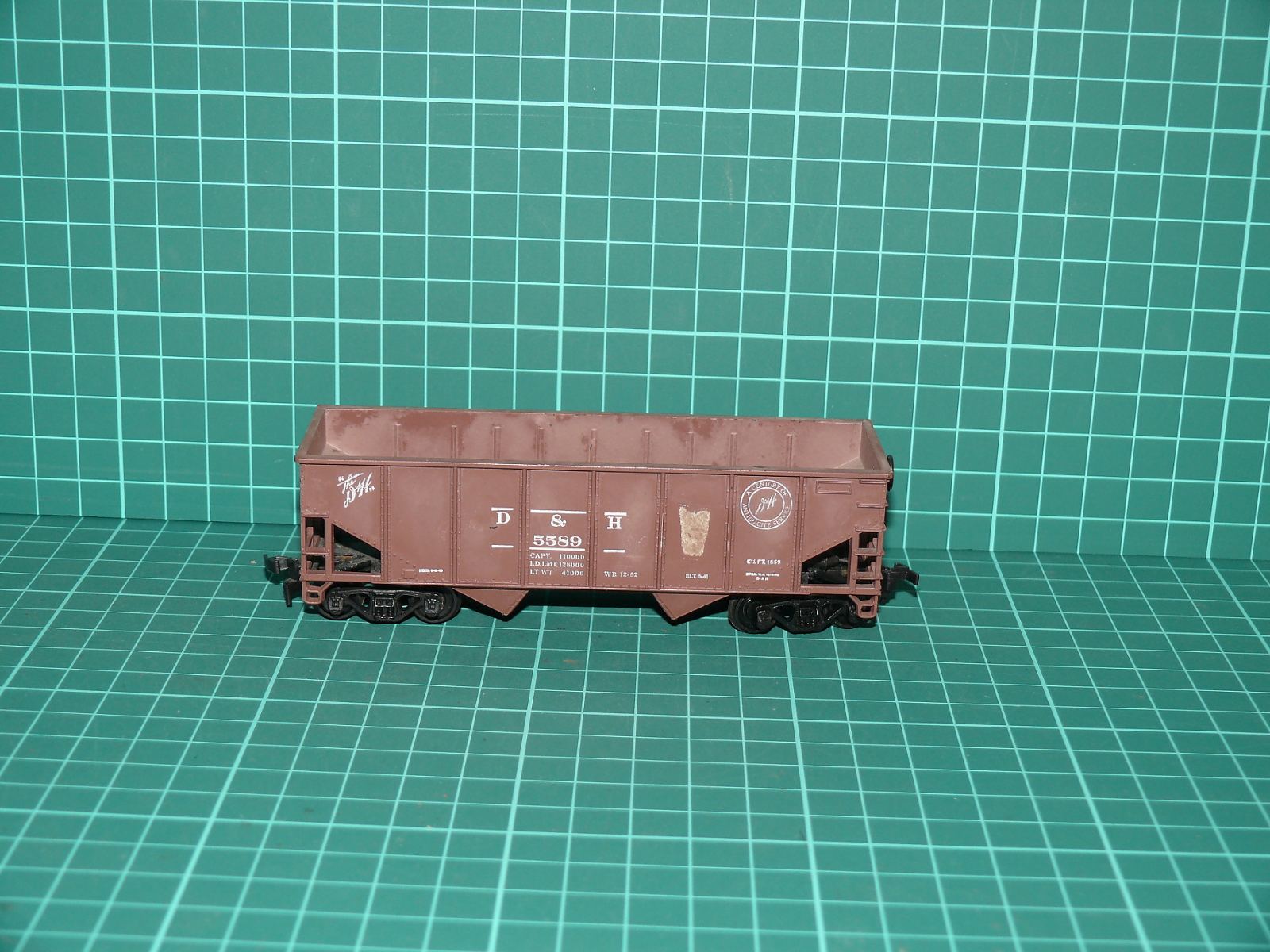 Model Power / Bachmann H0 – 4nápravový samovýsypný vůz Hopper "D&H 5589", Delaware & Hudson (USA) – H0