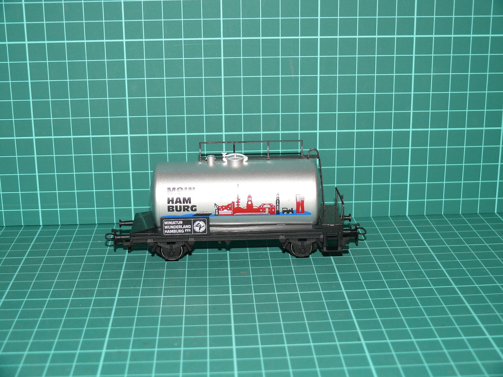 Märklin H0 4415 (Sondermodell) – 2nápravový cisternový vůz "Moin Hamburg / Miniatur Wunderland", DC nápravy (Ep. V/VI) – H0