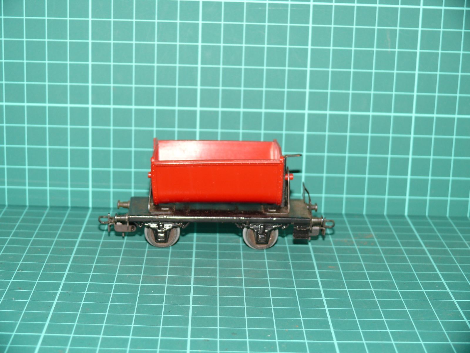 Märklin H0 4513 – 2nápravový výklopný nákladní vůz (Kippwagen) s plechovým podvozkem – H0