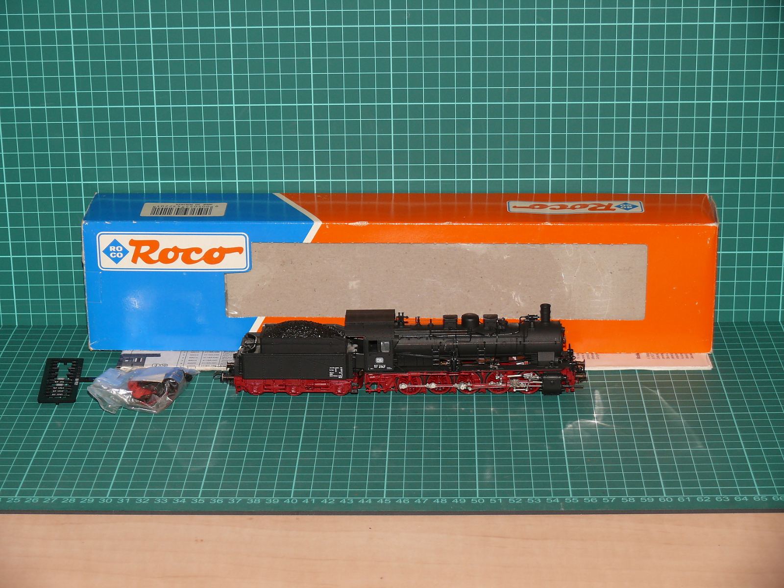 Roco H0 43220 – Parní nákladní lokomotiva BR 57 2147 s tendrem, DB (Ep. III, DC) – H0