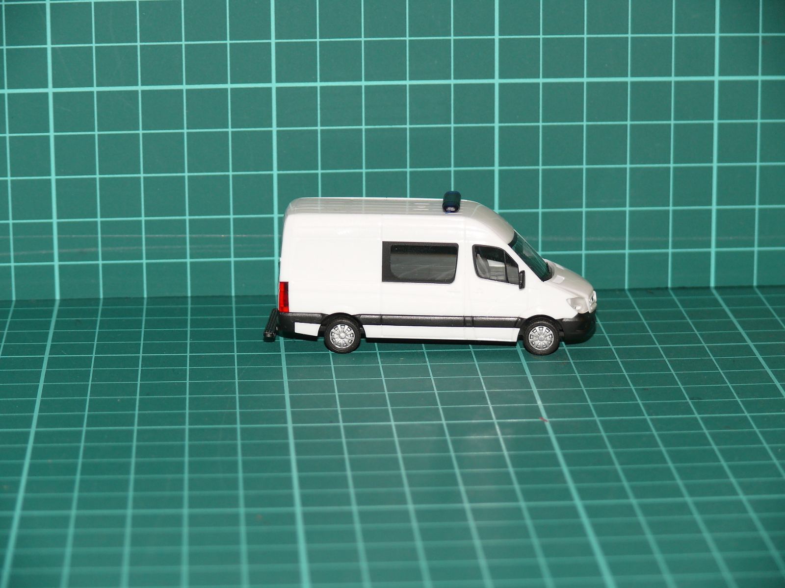 Herpa / Busch - Mercedes-Benz Sprinter Zásahová dodávka / Policejní vůz – H0