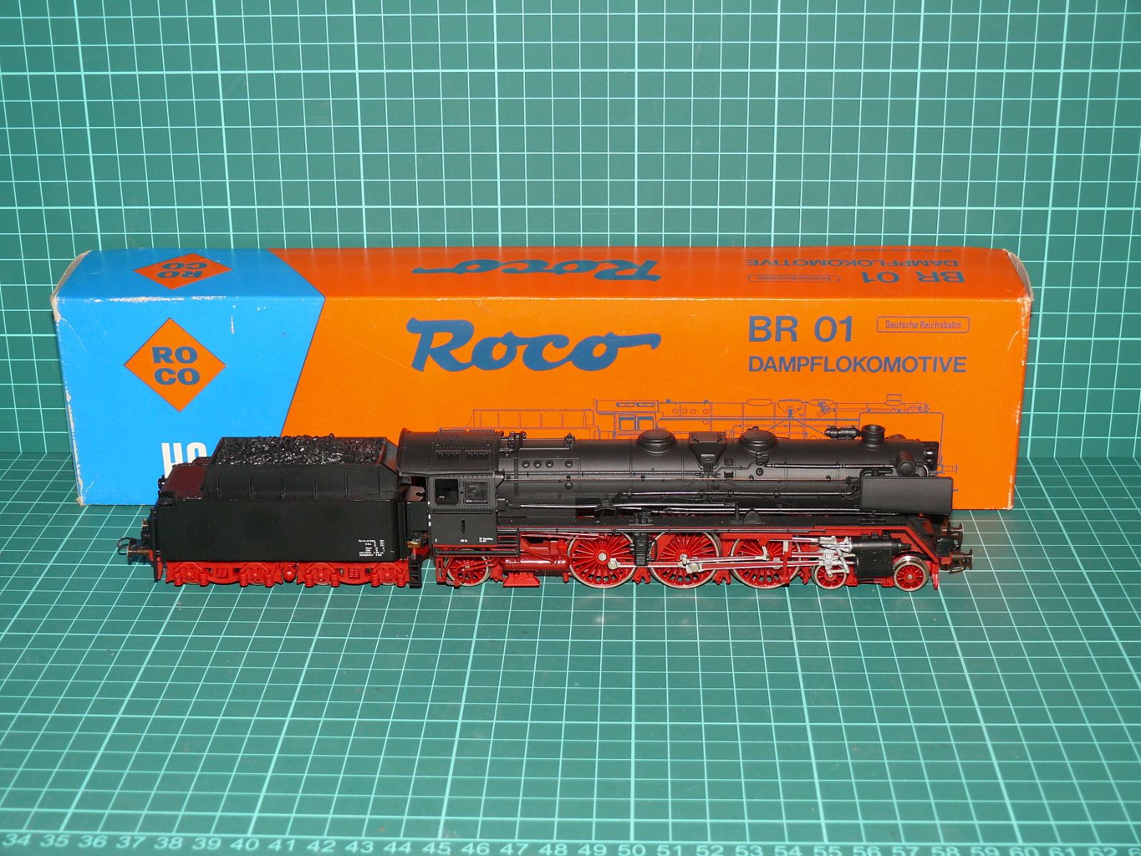 Roco H0 04119C (43240) – Těžká rychlíková parní lokomotiva BR 01 (DRG 01 111) se 4nápravovým tendrem, DRG (Ep. II, DC) – H0