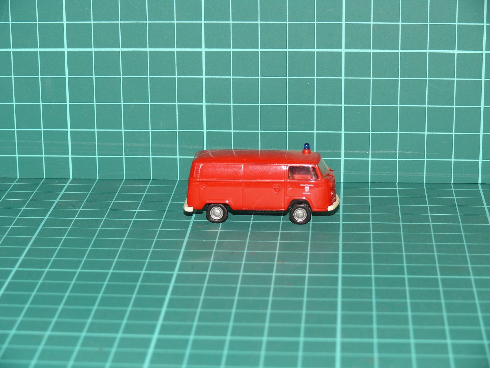 Brekina H0 (1:87) – Volkswagen T2 hasičská skříňová dodávka / Feuerwehr Kastenwagen – H0