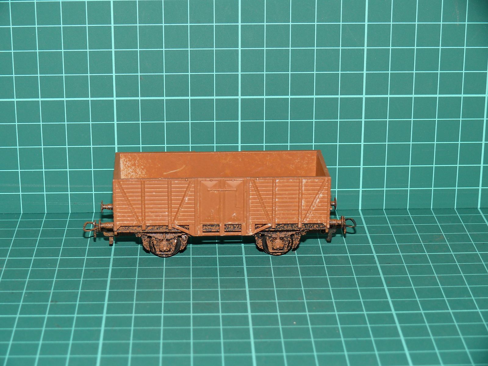 Kleinbahn H0 (1:87) – Dvounápravový otevřený nákladní vůz s patinou / Made in Austria – H0