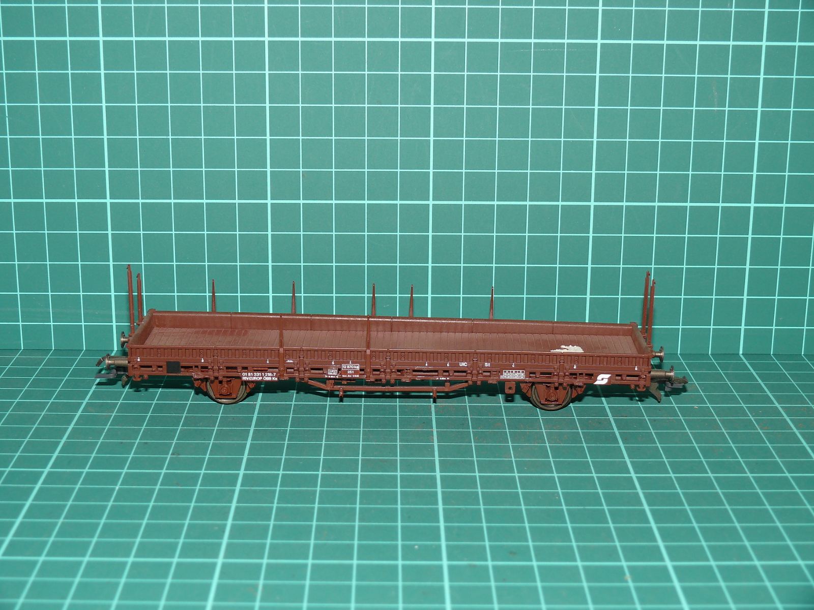 Roco H0 (1:87) – Dvounápravový klanicový plošinový vůz Ks (ÖBB) / RIV-EUROP – H0