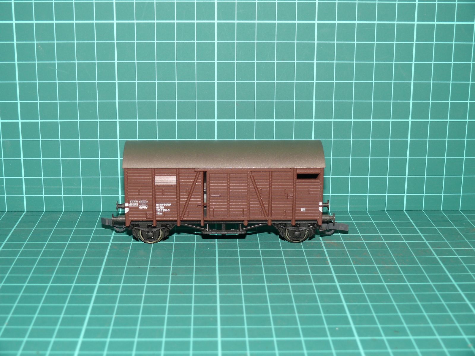 Kleinbahn H0 (1:87) – Dvounápravový krytý nákladní vůz Gkns (ÖBB) / RIV-EUROP 135 0 380-3 – H0