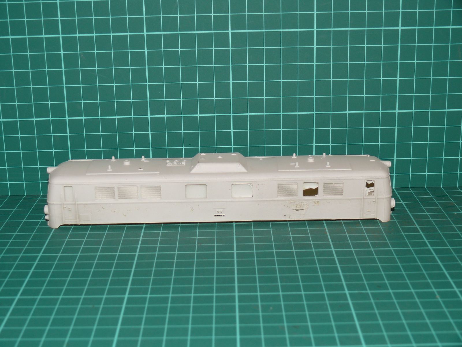 H0 (1:87) – Odlitek karoserie elektrické lokomotivy ÖBB řady 1042 / na stavbu, lakování a díly – H0