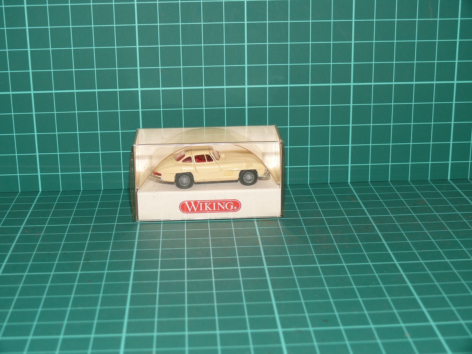Wiking H0 (1:87) – Mercedes-Benz 300 SL Coupé (Gullwing / Racek) v originální krabičce (kat. č. 833 02 25) – H0
