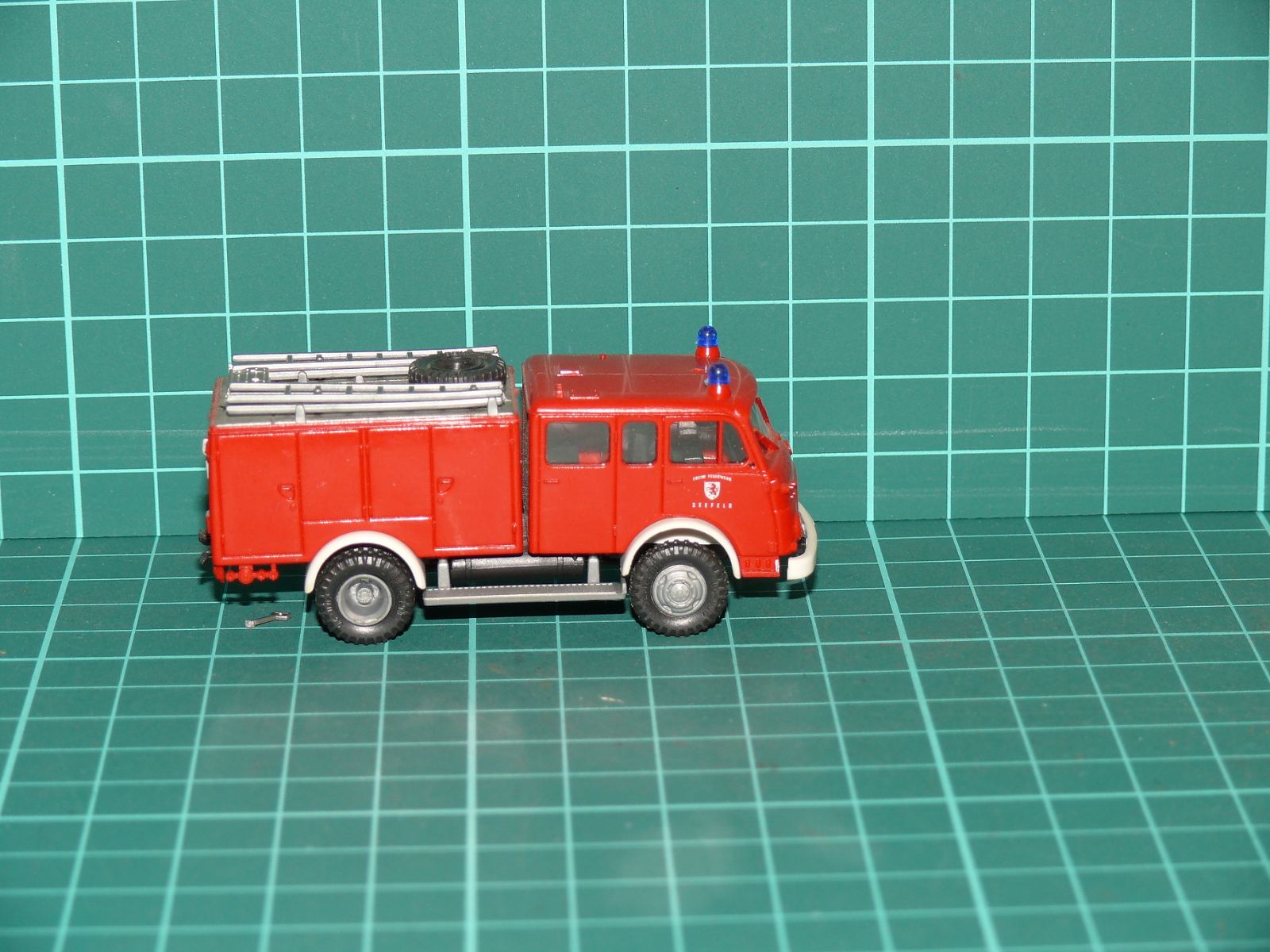 Roco H0 (1:87) – Steyr 680 (580) 4x4 hasičský zásahový vůz TLF / LF „Feuerwehr Seefeld“ – H0