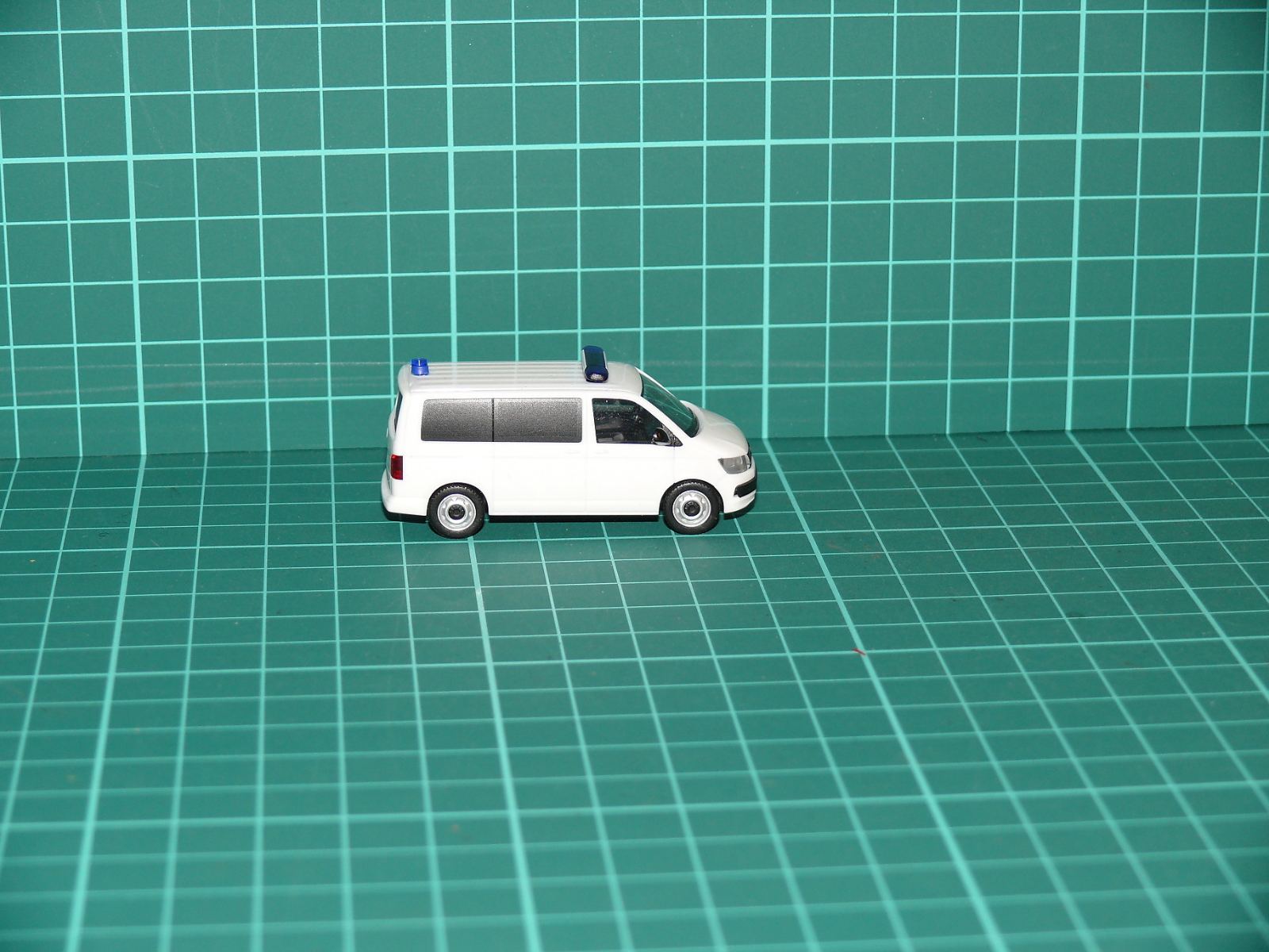Herpa - Volkswagen Transporter T6 Zásahový / Policejní mikrobus – H0