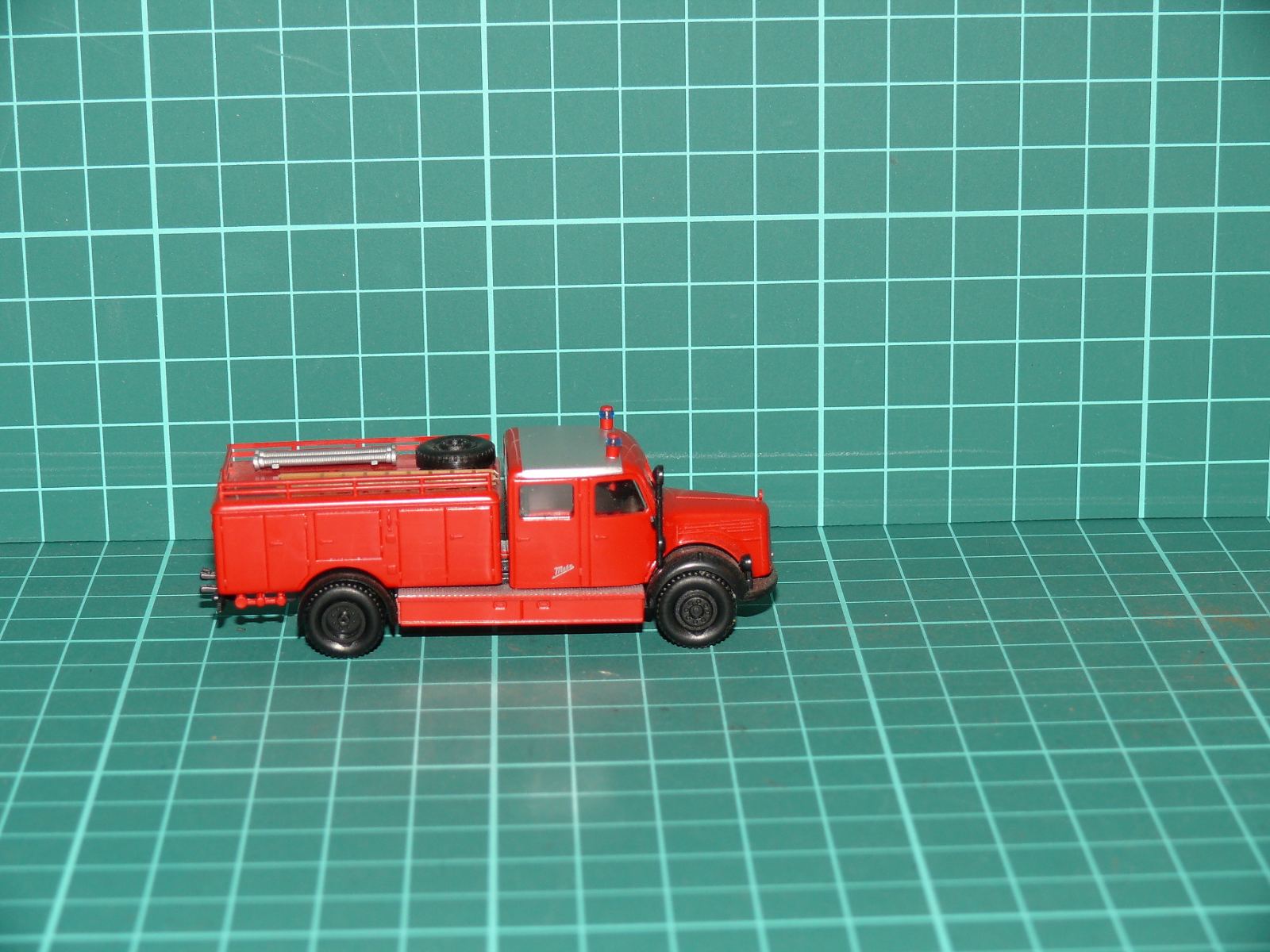 Brekina / Preiser H0 (1:87) – Mercedes-Benz L 3500 hasičský zásahový vůz LF 15 / TLF (nástavba Metz) – H0