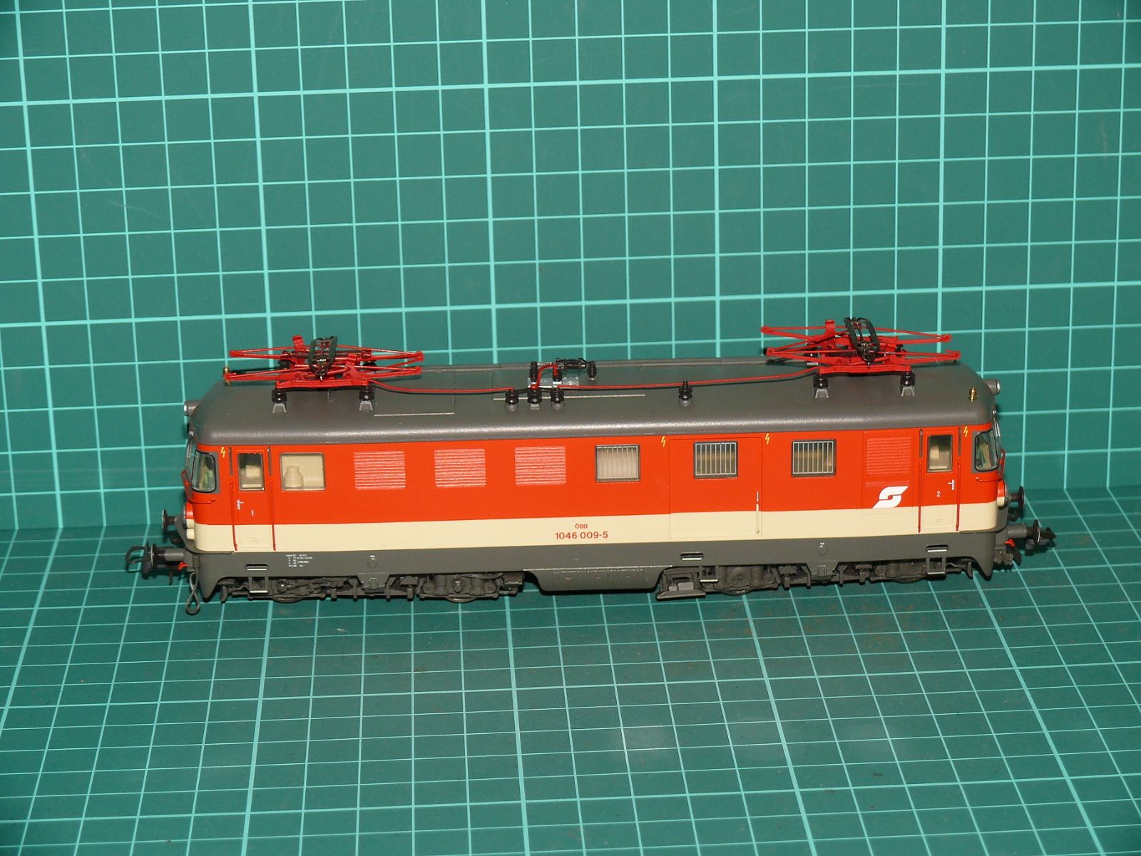 Roco H0 (1:87) – Elektrická lokomotiva Rh 1046 009-5 ÖBB DCC ZVUK / Sound (kat. č. 70292) – H0