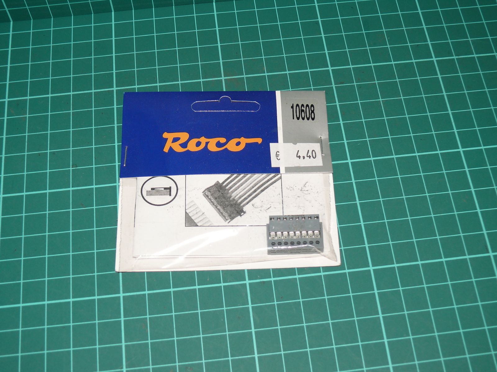 Roco 10608 – 8pólová zásuvka / konektor pro dekodér dle NEM 652 (nové v balení) – H0