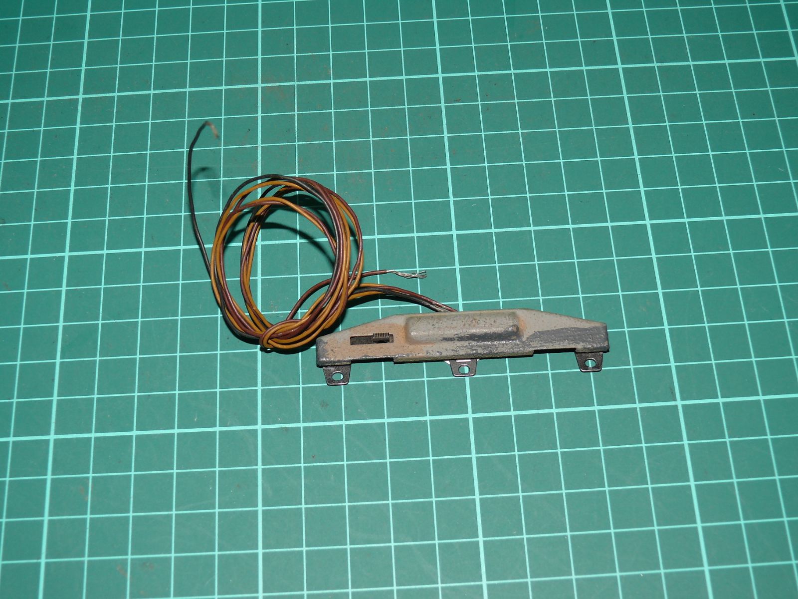 Fleischmann H0 (1:87) – Elektromagnetický přestavník výhybky se štěrkovým ložem (kat. č. 644110 / 6441 / 6442) – H0