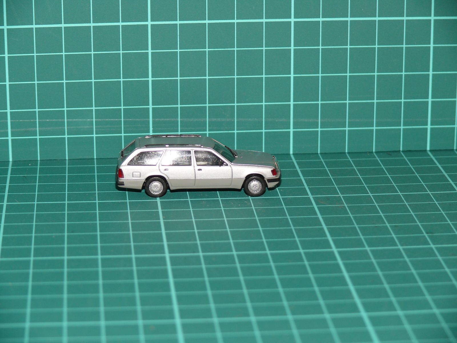 Herpa - Mercedes-Benz T-Modell (S124) Kombi – H0
